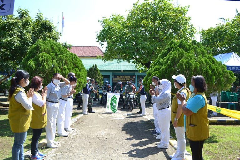 Paket Lebaran Warga Pebayuran Bekasi Terima Paket Untuk