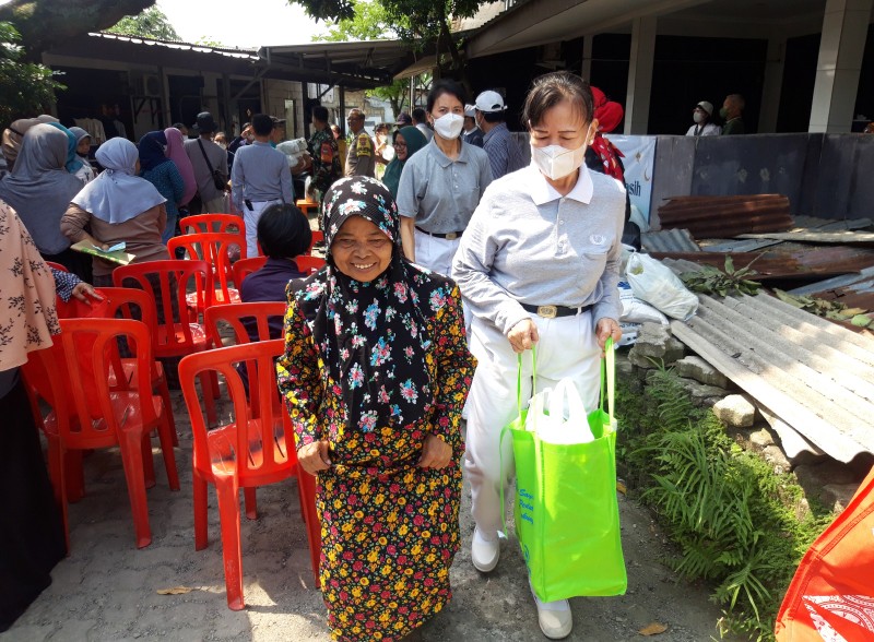 Berbagi Paket Lebaran Dan Takjil Di Depok Tzu Chi Medan Indonesia