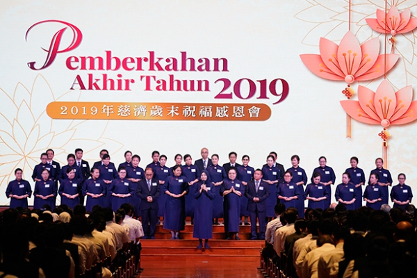 Para relawan Tzu Chi komite yang dilantik pada tahun 2019 juga memberikan sharing tentang perjalanan mereka menjadi relawan Tzu Chi.