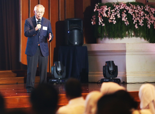 Prof. Satyanegara juga berkesempatan menyampaikan sharing tentang Tzu Chi Hospital kepada para peserta Pemberkahan Akhir Tahun 2019.
