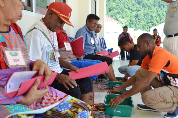 Bagi pasien yang diantar oleh keluarganya maka disarankan mencuci kaki pasien dilakukan oleh anak, saudara, dan kerabat mereka.