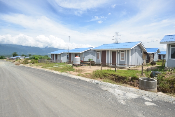 Kondisi terkini Perumahan Cinta Kasih Pombewe di Sigi yang juga sudah diresmikan berbarengan dengan Peresmian Perumahan Cinta Kasih Tadulako. Perumahan Cinta Kasih Pombewe memiliki total 500 rumah yang sebagian besar sudah dihuni.