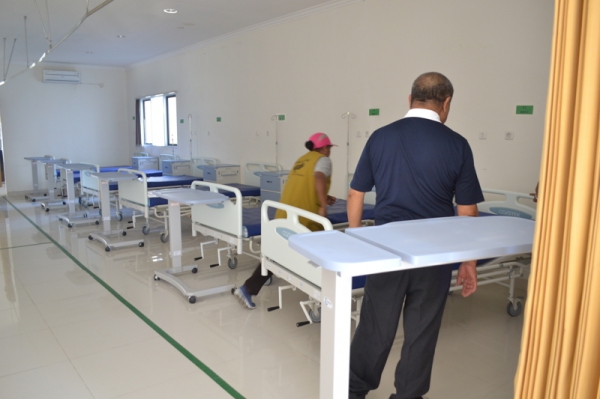 Ruangan sebelum ditata. Dalam penyiapan lokasi, Tim Logistik dan Medis TIMA Indonesia berperan penting dalam menentukan dan menata ruangan operasi yang akan digunakan.