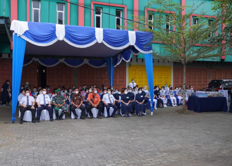 Turut hadir dalan kegiatan ini Camat Tanjung Morawa Marianto Irawadi S.Sos., Kanid Intel Iptu Tigor Silaban mewakili Kapolsek Tanjung Morawa, Danramil 16 Tanjung Morawa Mayor Syarifuddin Manurung, serta 66 relawan Tzu Chi Medan dan 11 relawan Tanjung Morawa.