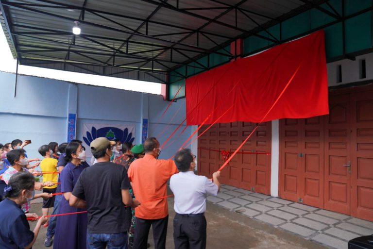 Detik-detik menjelang peresmian Depo Pelestarian Lingkungan yang baru.