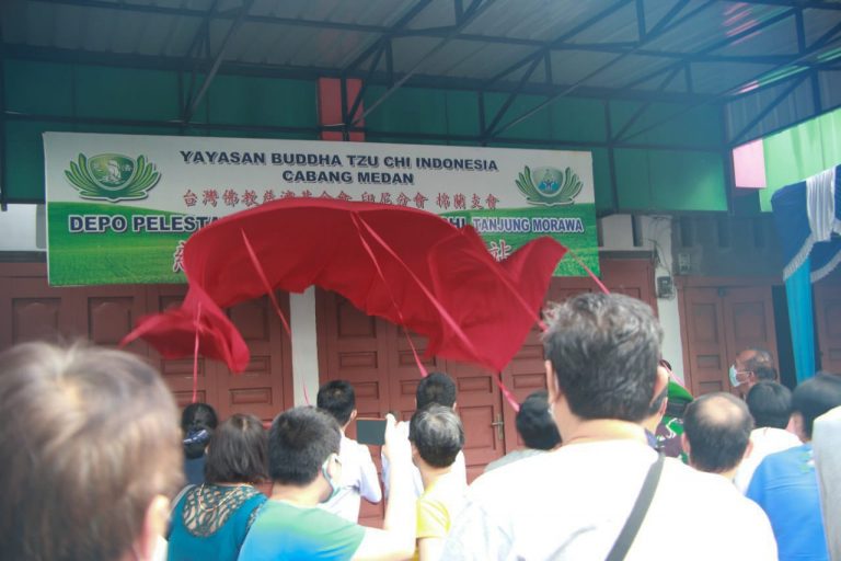 Depo Pelestarian Lingkungan ini diresmikan oleh Komunitas Hu Ai Mandala dari Tzu Chi Medan.